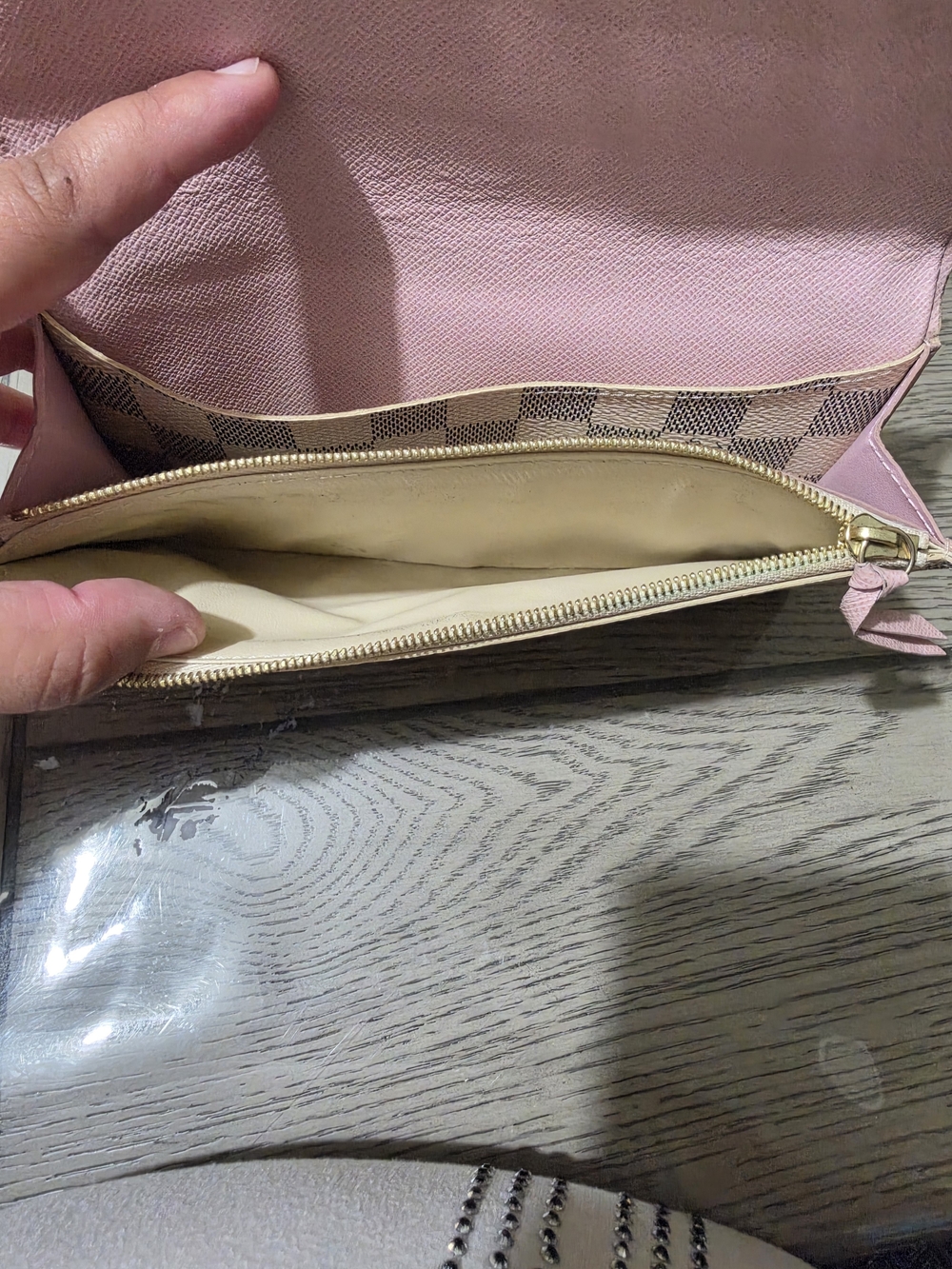 Louis Vuitton Women's Damier Azur Wallet in Cream Check - Picture 10 of 13